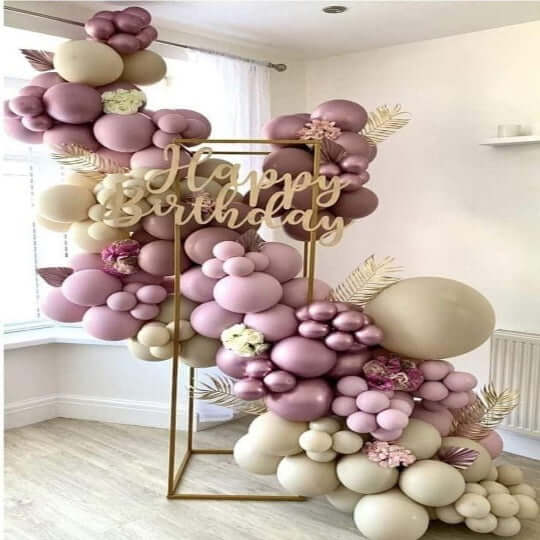 حامل بالونات عيد الحب 