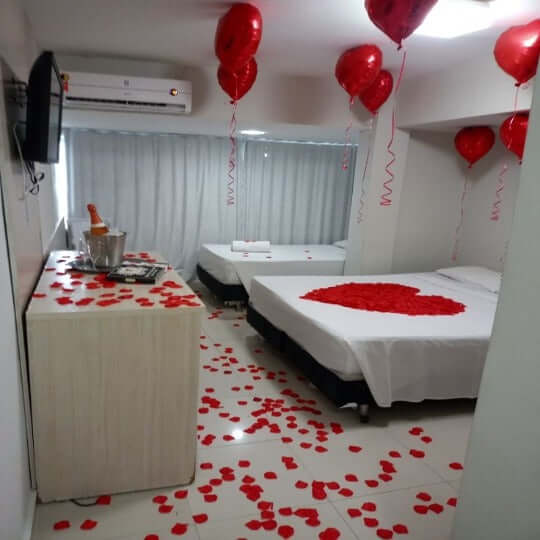 PETALS ROOM DECORATION