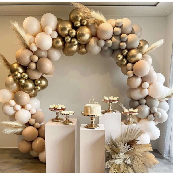 بالونات عيد الميلاد والحامل 