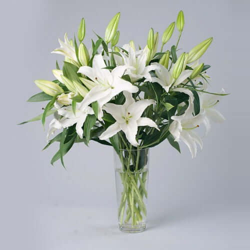 10 White Casablanca Lilies in Glass Vase - Fresh and Elegant Floral Arrangement
