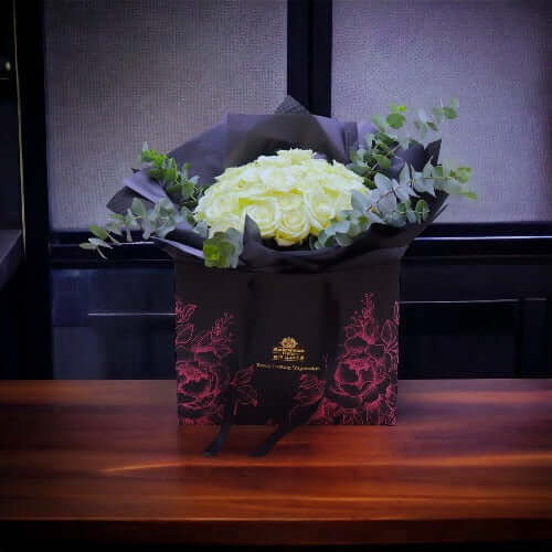 شجرة الكينا باللون الأبيض 