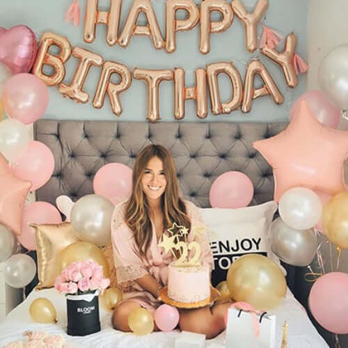 ديكور عيد ميلاد سعيد فاخر مع الكب كيك